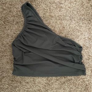 Off the shoulder crop